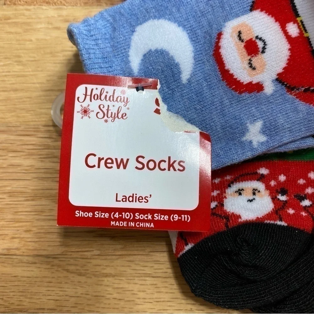 Christmas Women’s Crew Socks Bundle Santa Penguins NWT 4-10 Red Black